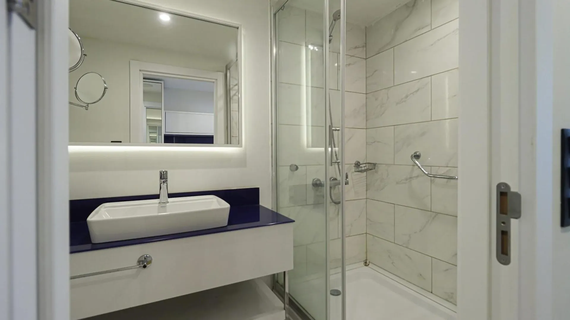 Cozy And Stylish Apartment With Sea View In Batum